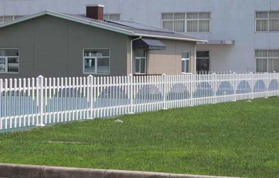 草坪护栏的哪些部件不能少？
