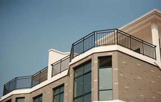 大家都要为交通护栏的日常维护尽一份力