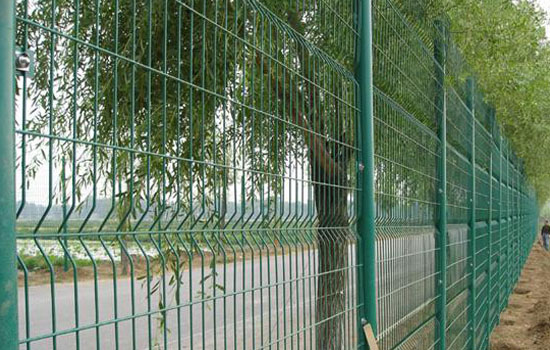 什么是金属钢筋焊接隔离网