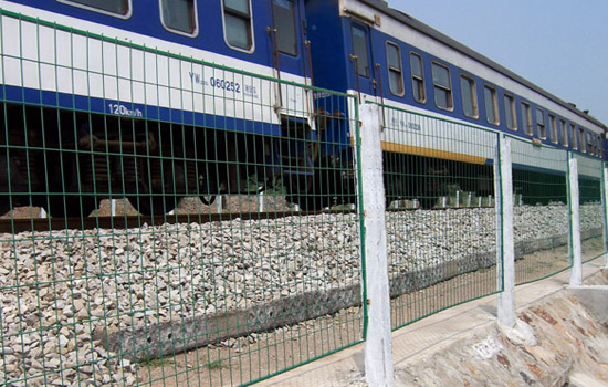 道路护栏网系列之双边丝护栏网