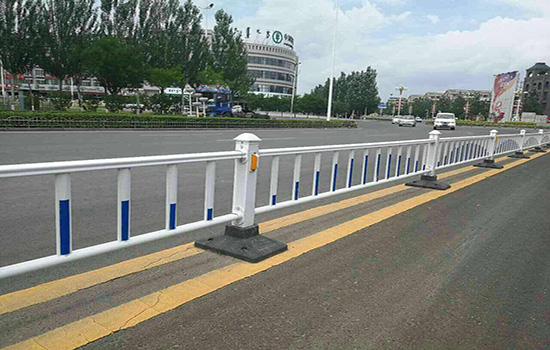 1.8＊3米与2＊3米的公路护栏网生产流程一样吗？