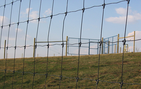 安装铁艺围栏施工时过程中要注意的相关规定