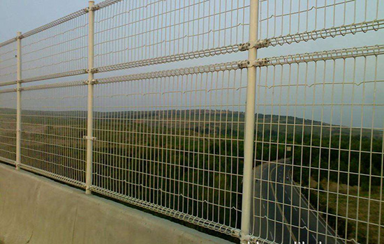 铁路护栏网的工艺要求？